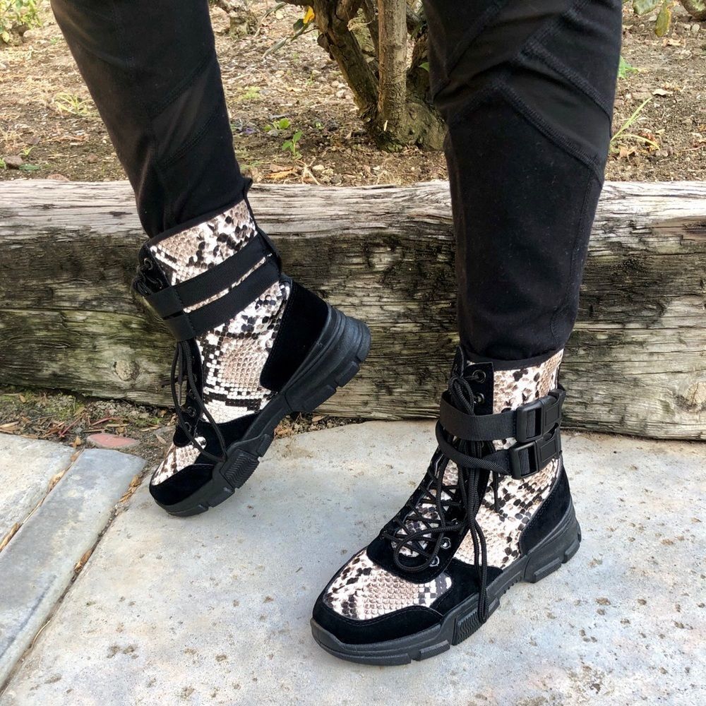 Stylish Black and Snake Print Women's Boots - Picture 7 of 9